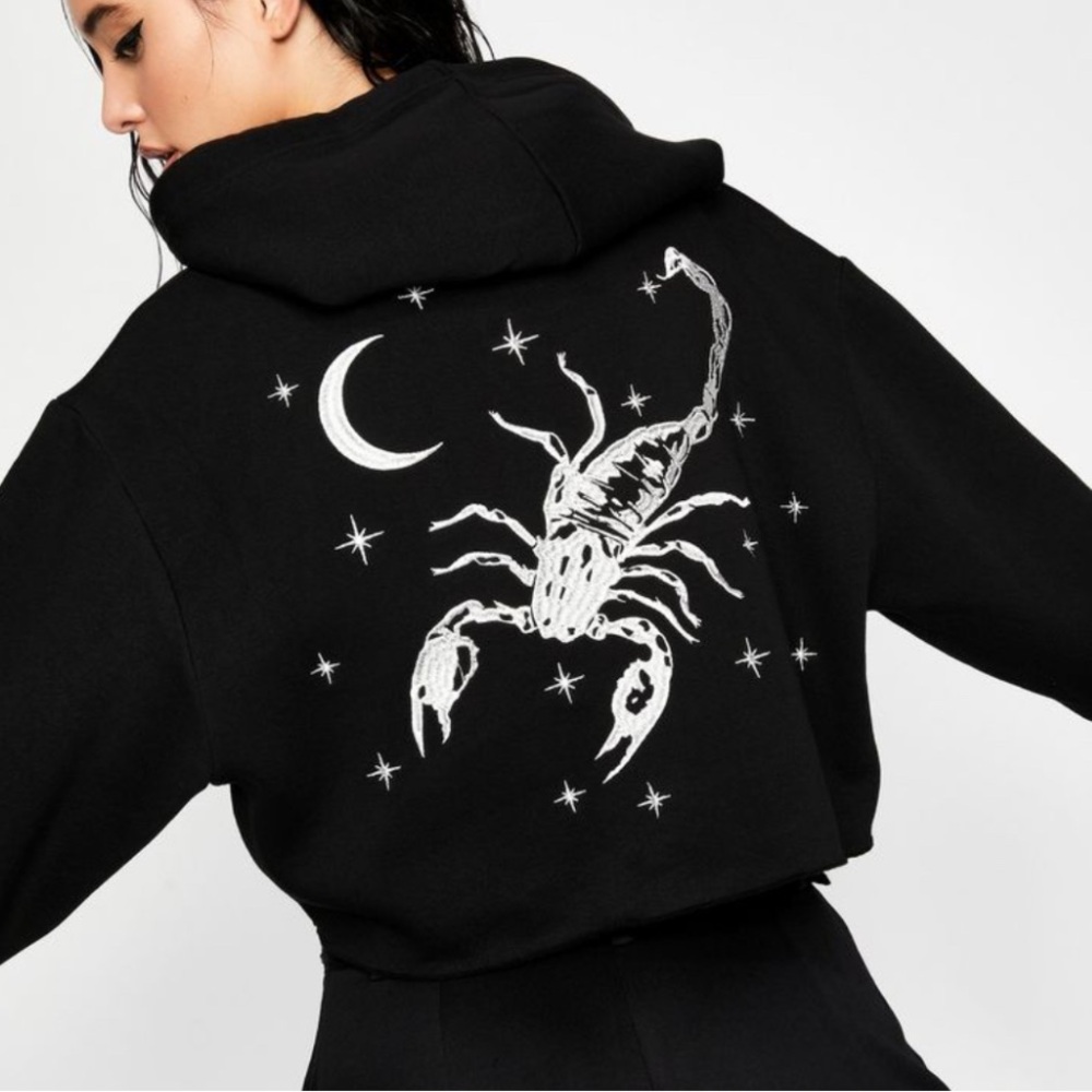 Black Scorpio Cropped Hoodie